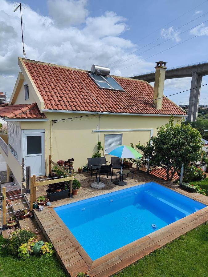 Casa de férias para 2 pessoas, com Varanda e Jardim e ainda Piscina and Vista em Loures