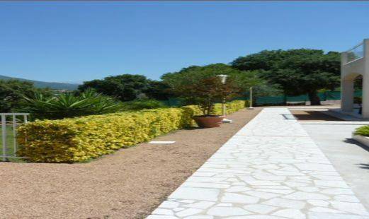 Location de vacances pour 4 personnes, avec vue ainsi que jardin et piscine, animaux acceptés à Cuttoli-Corticchiato - 3