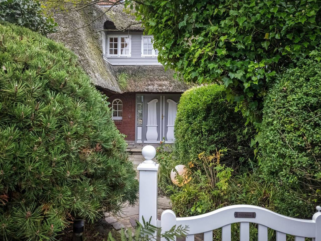 Haus Kamp - Exklusives Reetdachhaus für 6 Pers. mit Sauna, Kamin, Garten, Pkw-Stellplatz. in Kampen (Sylt), Sylt