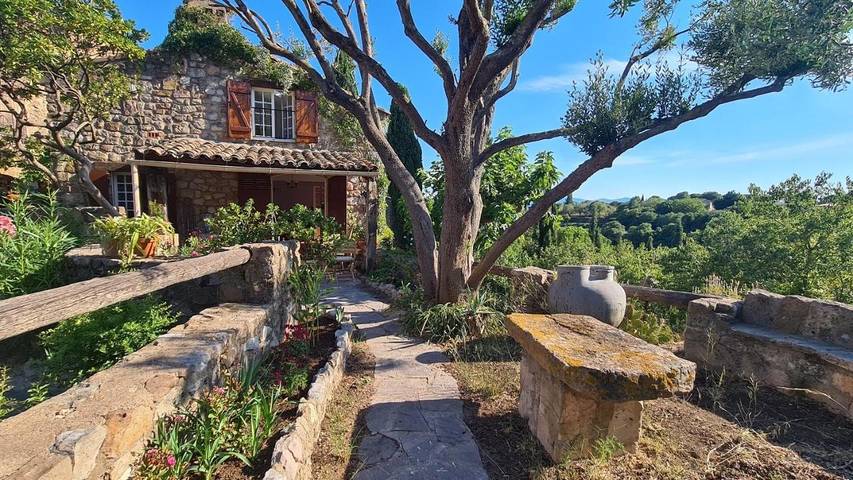 Location de vacances pour 2 personnes, avec vue ainsi que jardin et terrasse, animaux acceptés à Les Arcs (Var) - 4