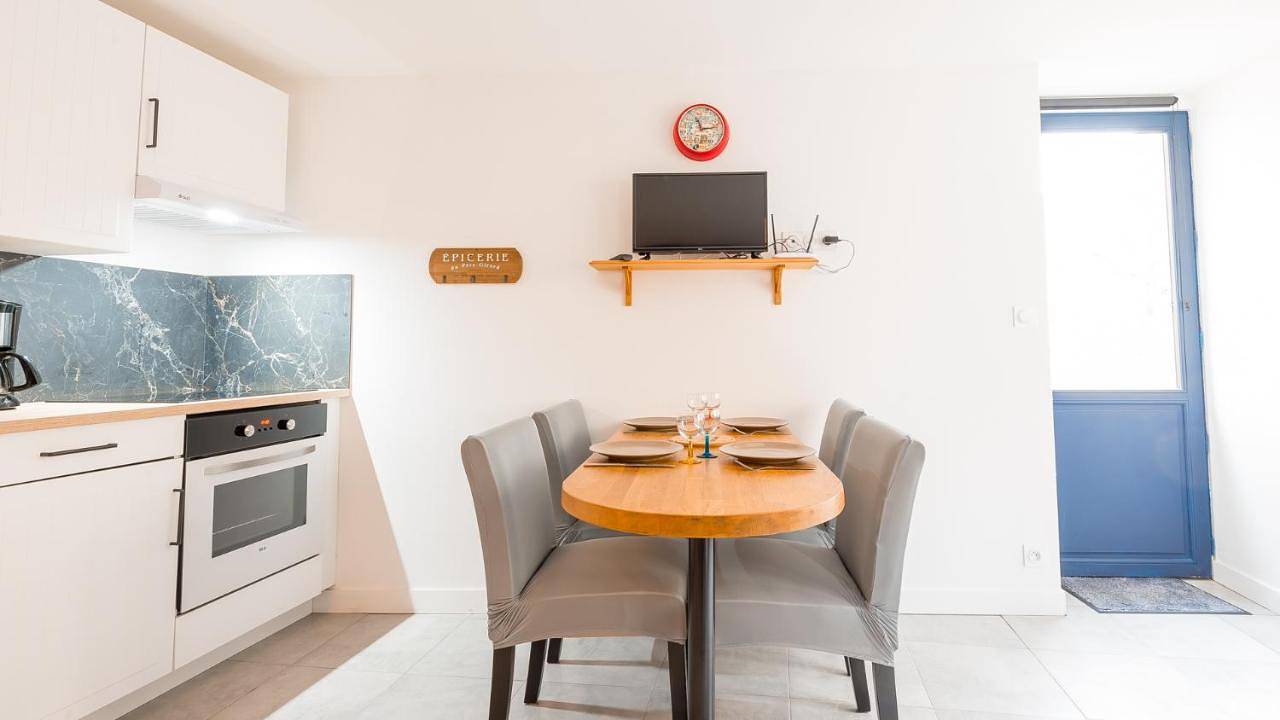Appartement entier, One-Bedroom Apartment in Les Rairies, Vallée de la Loire
