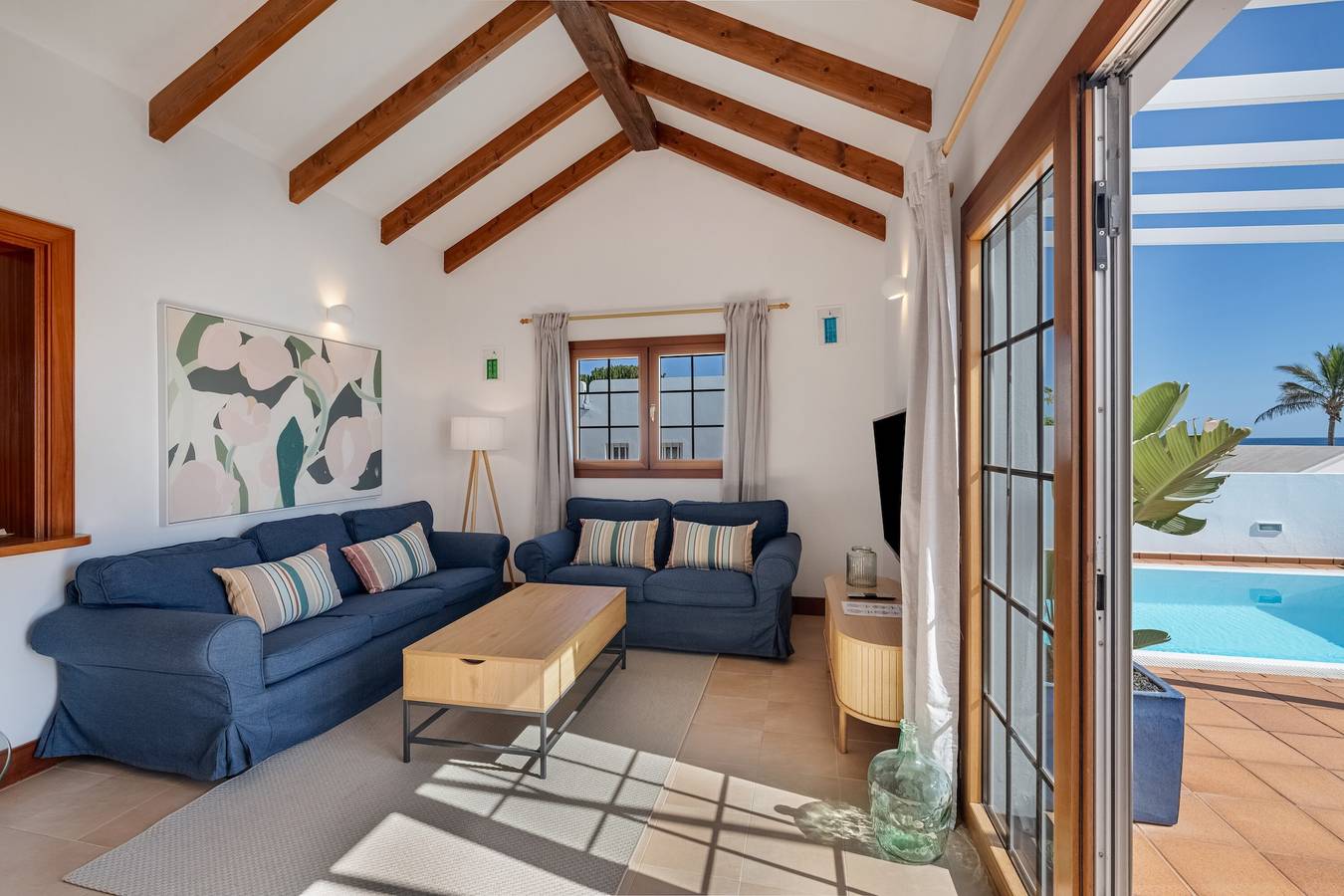 Vacation Villa 'Turqué' with Sea View, Private Pool and Wi-Fi in Punta de las Mujeres, Haría