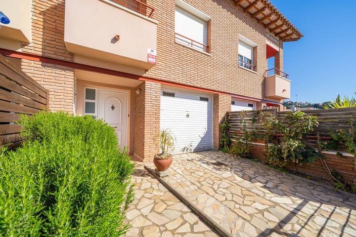 Vakantiehuis voor 7 personen, with Balkon and Terras as well as Tuin in Santa Susanna