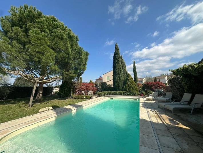 Location de vacances pour 8 personnes, avec vue ainsi que piscine et jardin à Oppède - 3