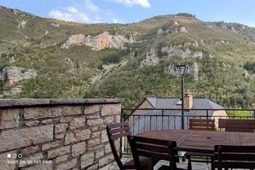 Gîte pour 6 personnes, avec terrasse, animaux acceptés à La Malène