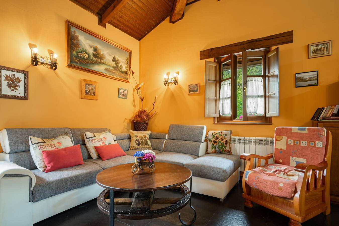 Casa de férias 'Maseda 1' com vista para a montanha, terraço partilhado e jardim privado in Villayón, Costa Verde (Espanha)