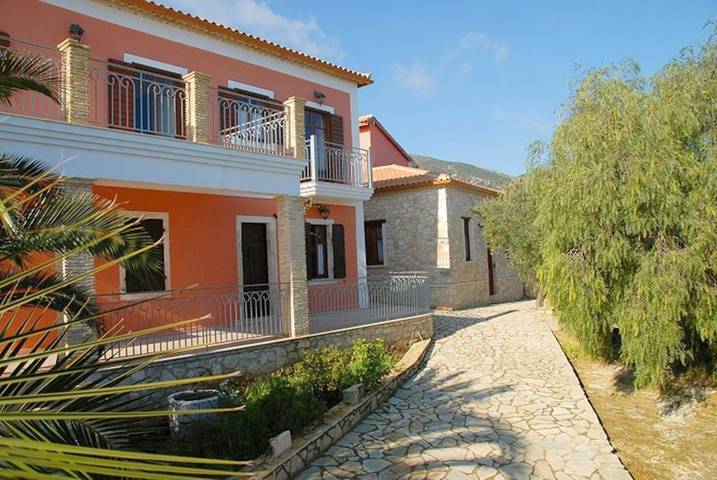 Maison d’hôte pour 3 personnes, avec piscine ainsi que jardin et vue, adapté aux familles à Zante - 2