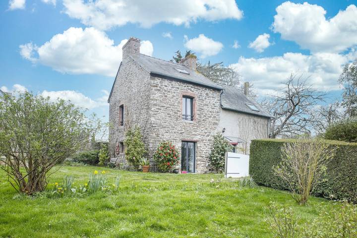 Location de vacances pour 3 personnes, avec Terrasse et Jardin à Langrolay-sur-Rance
