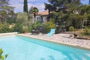 Location de vacances pour 8 personnes, avec jardin à Pierrevert