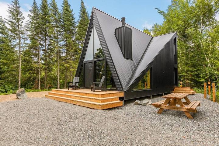 Lodge voor 4 personen, met terras en uitzicht op het meer in Canada