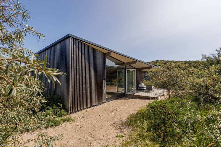 Strandhuisje voor 4 personen, with Balkon/Terras and Terras as well as Tuin in 