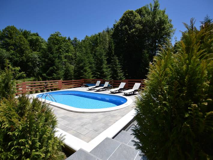 Ferienhaus für 10 Personen, mit Terrasse und Garten sowie Pool in Delnice