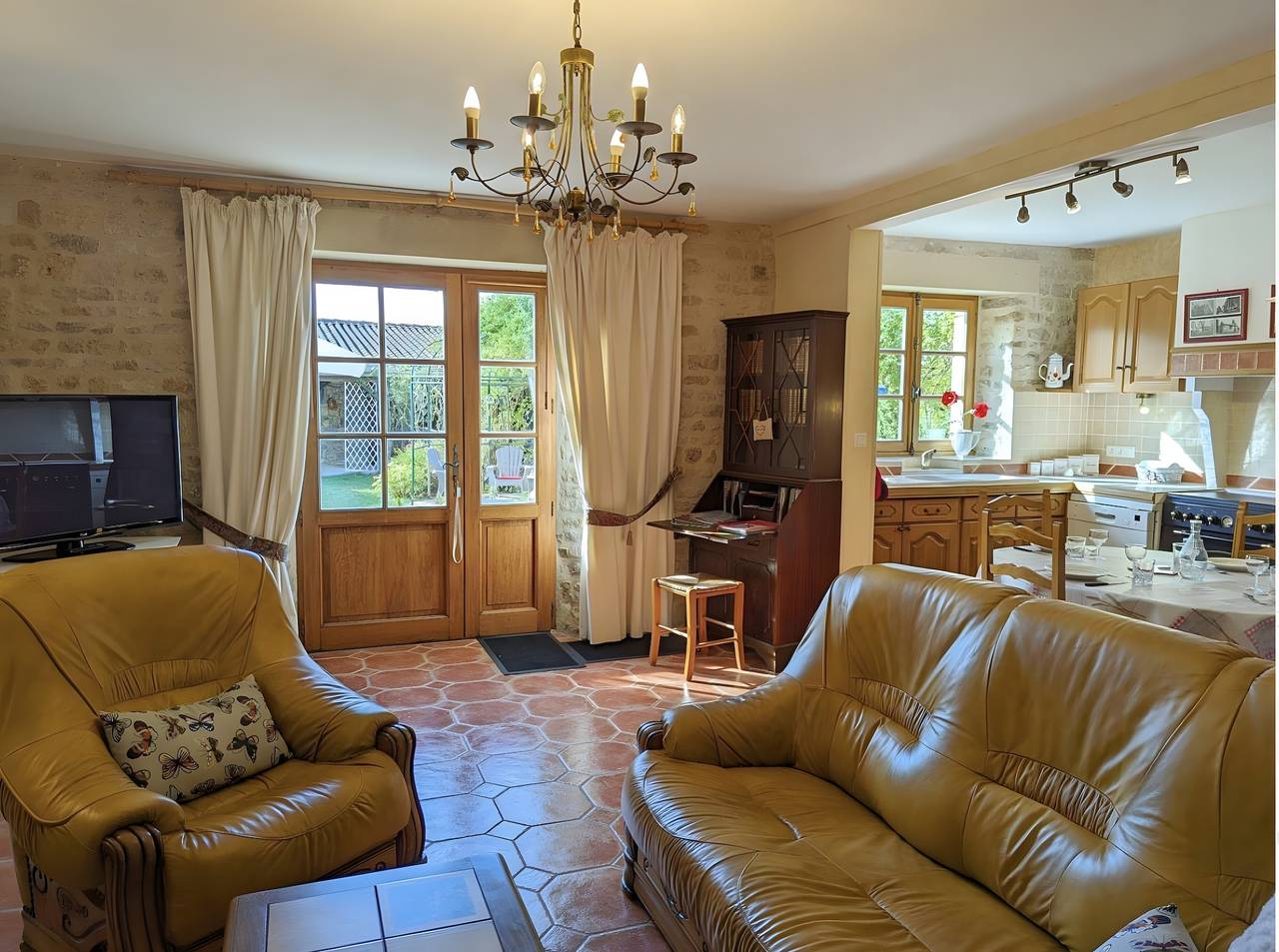 Le Clos Pierreslogis avec jardin in Theil-Rabier, Charente