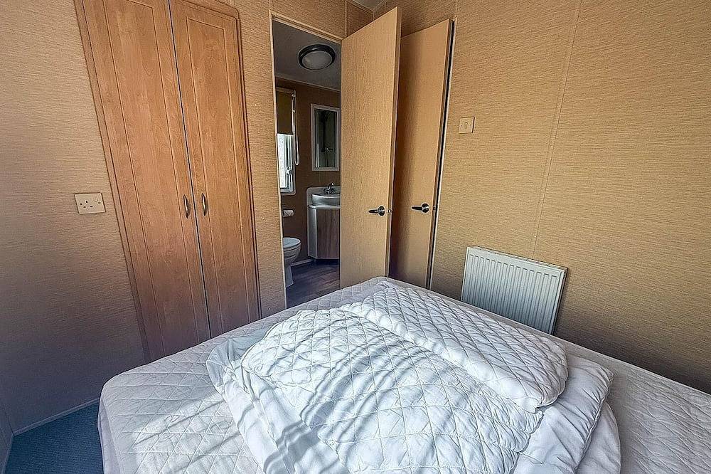 Dog friendly 6 berth static caravan by the beach in Hunstanton in Hunstanton, Norfolk Coast