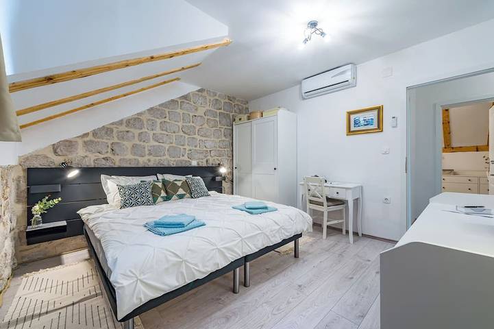 Villa Dovecote with Private Sauna, Jacuzzi & Gym in Ston, Dubrovnik-Neretva
