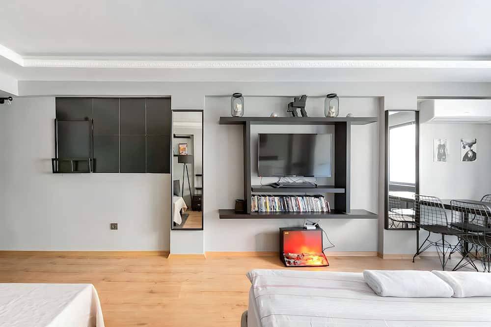 Apartamento entero, Cozy Central Apartment with Elevator&Patio Near Metro 2 minute walking in Şişli, Estambul