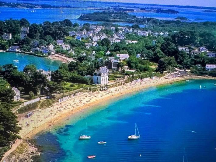 Villa für 8 Personen, mit Ausblick und Balkon sowie Pool in Baden