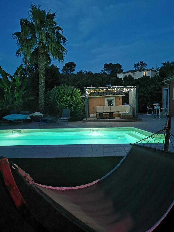 Location de vacances pour 2 personnes, avec piscine ainsi que jacuzzi et jardin à Le Cannet-des-Maures - 2