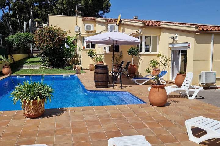 Villa pour 8 personnes, avec jardin et piscine - 1