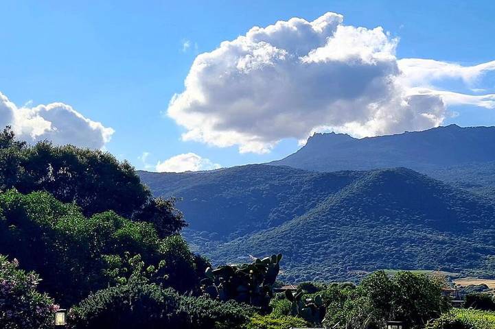 Villa pour 8 personnes, avec balcon et jardin à Figari