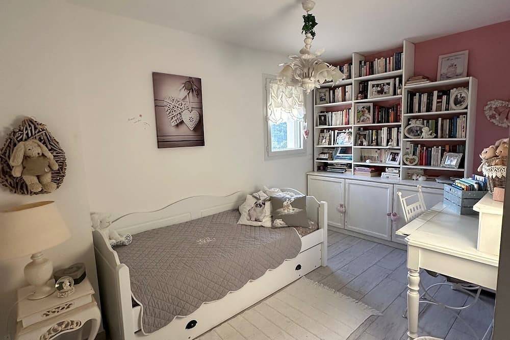 Villa provençale de 150m2 avec piscine et stationnement au calme. in Draguignan, Région de Draguignan