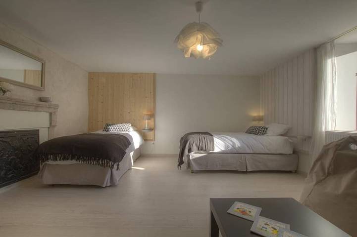 Location de vacances pour 6 personnes, avec jardin à Chézery-Forens - 3