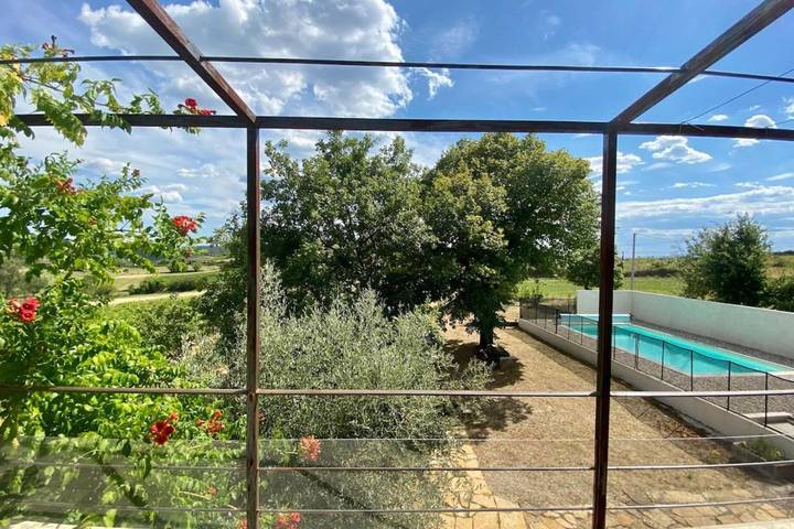 Location de vacances pour 8 personnes, avec terrasse et jardin à Mirabel - 4