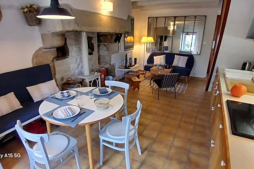 Pequeña casa de pescadores con jardín a 100 m del golfo de Morbihan y de la playa. in Séné, Côte des Mégalithes