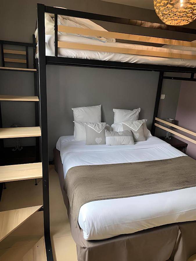 Hôtel pour 2 personnes, avec piscine ainsi que jardin et vue à Bellegarde - 3