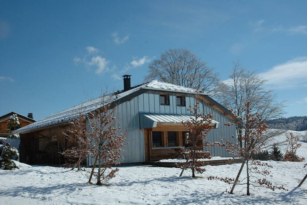 Chalet moderne avec beaucoup de caractère, ambiance confortable et chaleureuse in La Pesse, Parc naturel régional du Haut-Jura