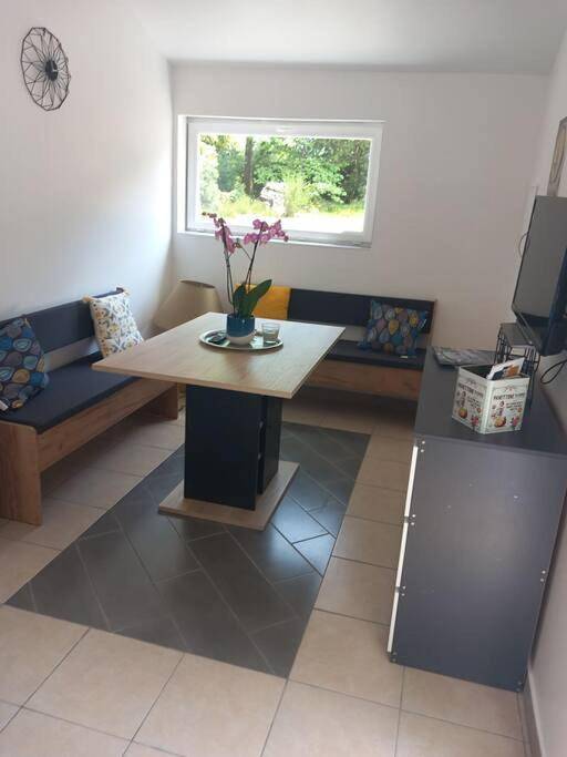 Appartement entier, Two-Bedroom Apartment in Parigné-l'Évêque, Sarthe