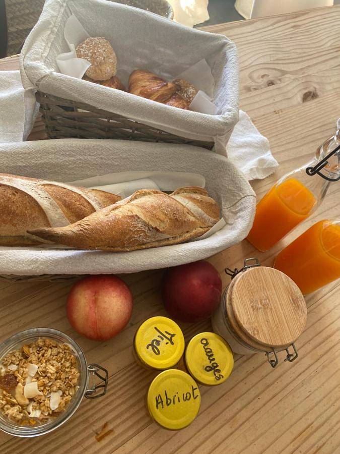 Chambre d’hôte pour 2 personnes, avec terrasse et piscine ainsi que jardin et vue dans le Var - 2