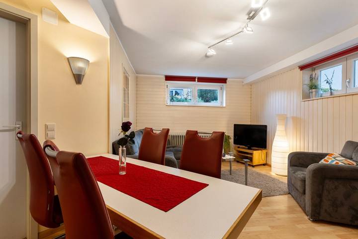 Apartamento inteiro, Apartamento 'Die Kleine Ferienwohnung' com jardim partilhado, acesso Wi-Fi e ar condicionado in Europa Park, Ringsheim