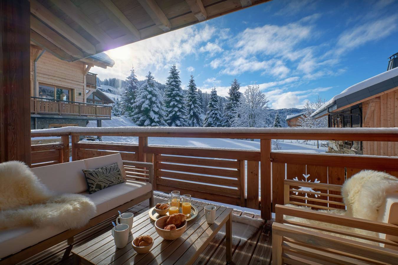 Entire apartment, Ski-in, ski-out chalet for 8 near the centre of Les Gets - Ovo Network in Les Gets, Les Portes du Soleil