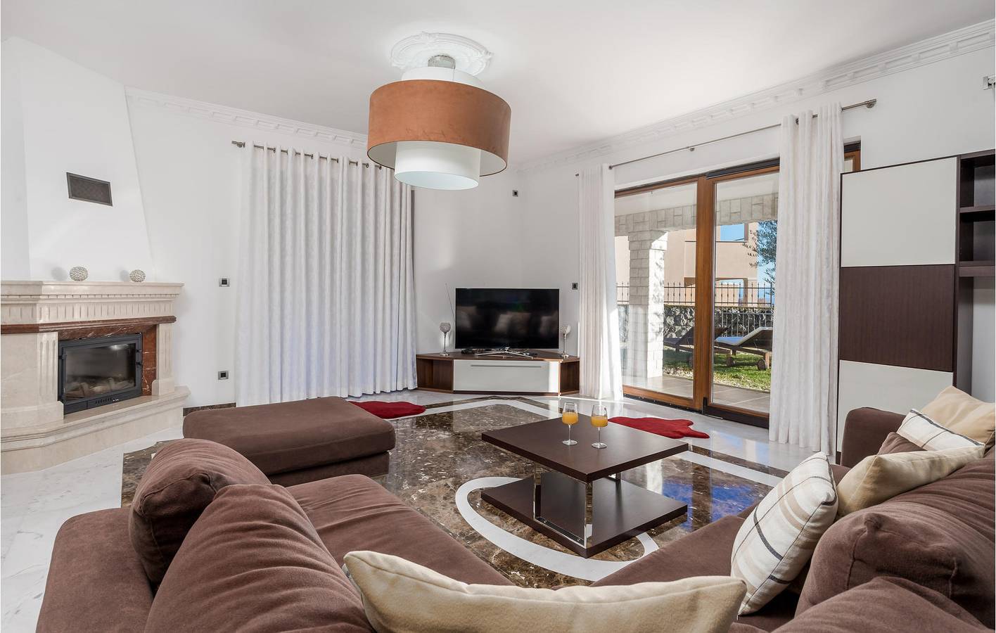 Retraite en bord de mer : appartement confortable avec piscine et terrasse, à 2 km de la plage pour chiens in Icici, Primorje-Gorski Kotar