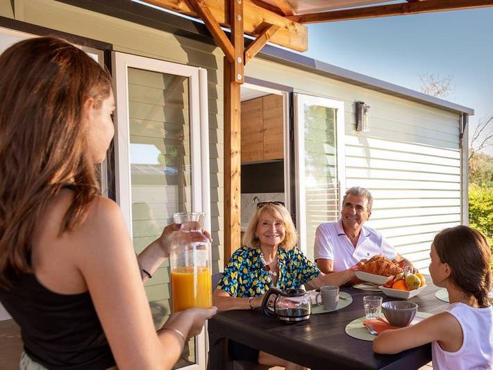Camping Domaine de Sainte Véziane - Mobilheim 6 personen - M-Home Premium Plus 3 Zimmer - 33m² in Bessan, Mittelmeerküste (Frankreich)