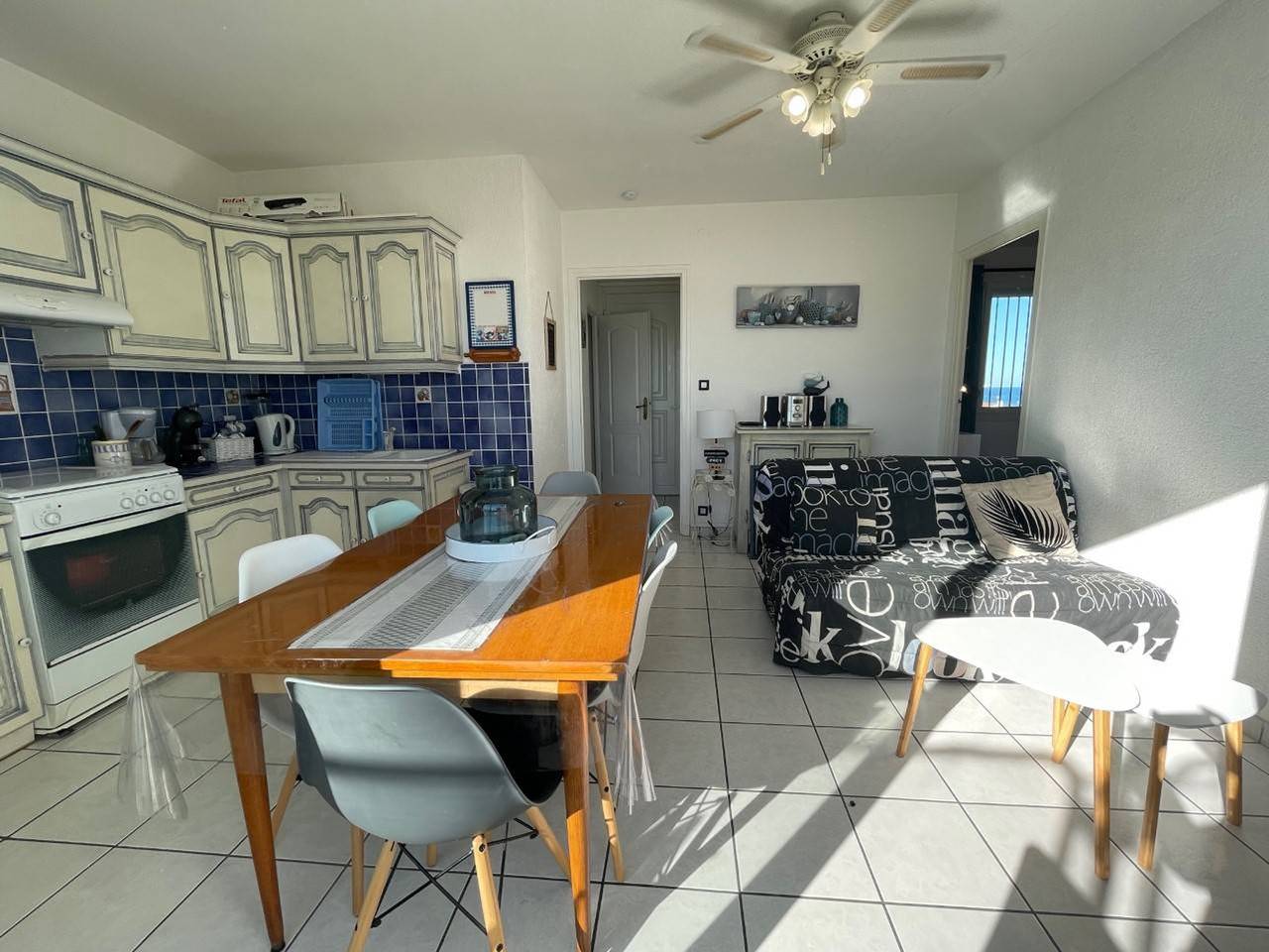 Entire apartment, Saint-Cyprien: 2-room apartment, sleeps 5, balcony, parking, near beach in Saint-Cyprien-Plage, Saint-Cyprien