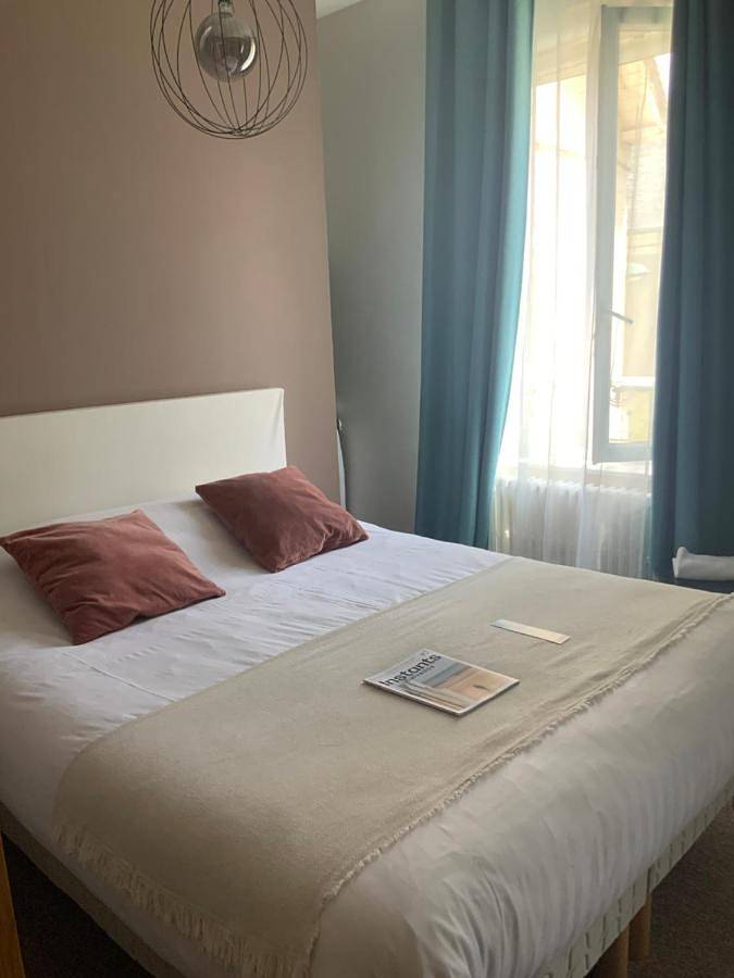 Double Room with Private Bathroom in Saint-Pierre-sur-Dives, Région de Lisieux