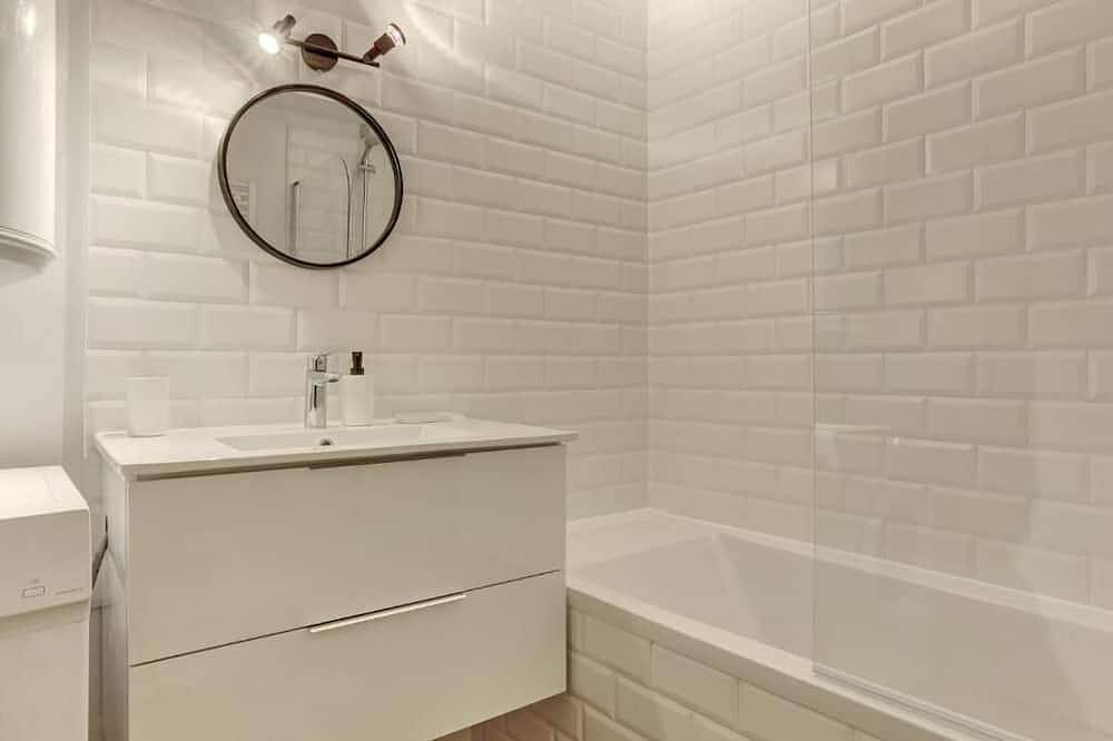 Entire apartment, Appartement Rénové en Plein Centre Ville ! A Quelques Minutes de la Gare in Montigny-le-Bretonneux, Yvelines