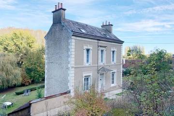 Gîte pour 10 personnes, avec jardin et jacuzzi à La Chartre-sur-le-Loir