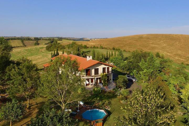 Appartement de vacances pour 4 personnes, avec jardin ainsi que piscine et balcon