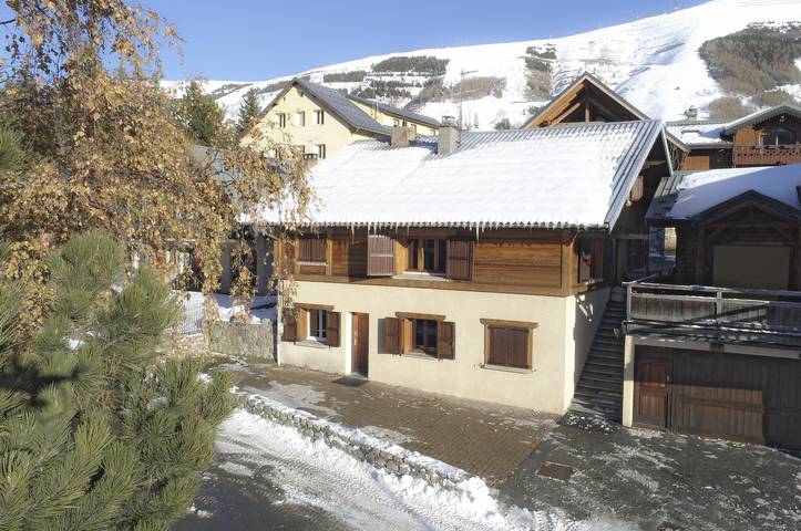 Chalet voor 15 personen, with whirlpool and sauna as well as balkon in Les Deux Alpes