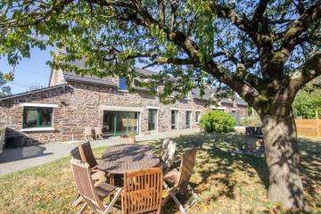 Gîte pour 10 personnes, avec jardin et terrasse à Campénéac