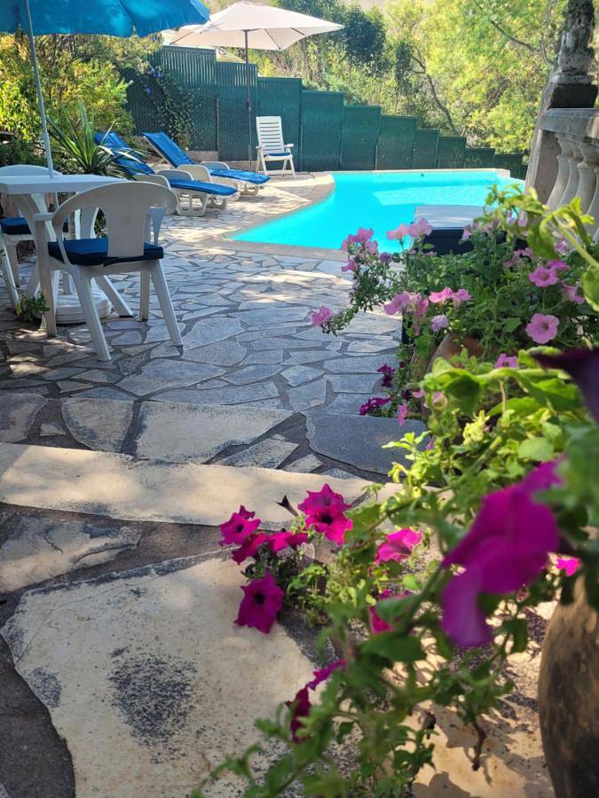Chambre d’hôte pour 2 personnes, avec vue ainsi que piscine et jardin à Saint-Raphaël - 4