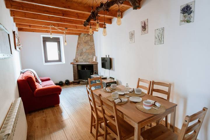 Casa Rural La Lar in Otero de Bodas mit Außenkamin, Terrasse und Wlan in Otero de Bodas, Zamora Provinz