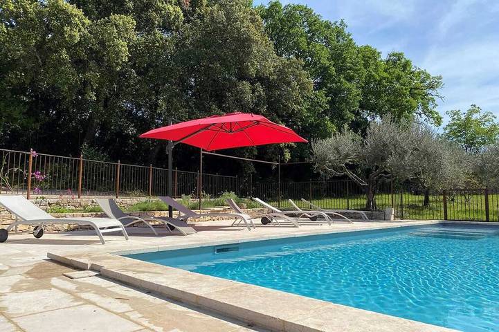 Location de vacances pour 10 personnes, avec jardin à Saint-Michel-d'Euzet