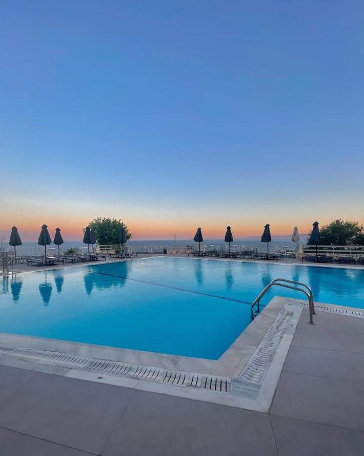 Appart’hôtel pour 2 personnes, avec Terrasse ainsi que Jardin et Piscine