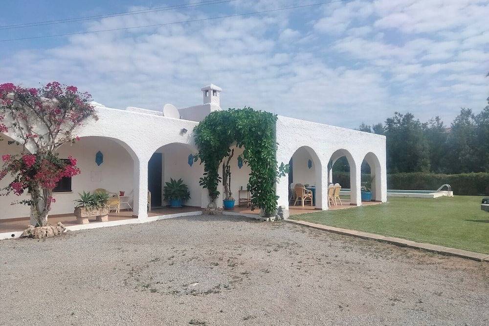 White washed villa with pool nr the beach at Pto Pollença in Port de Pollença, Pollença