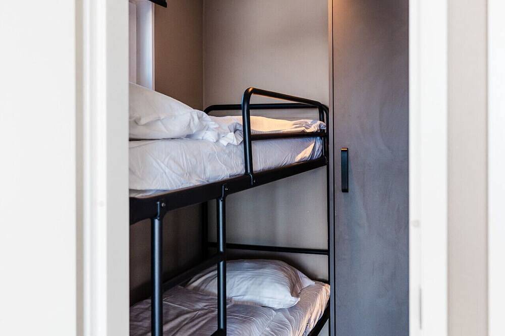 Houseboat with Rooftop Terrace. Close to Ams. in Vinkeveen, Groene Hart