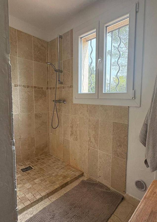 Standard Double Room with Shared Bathroom in Lorgues, Région de Draguignan
